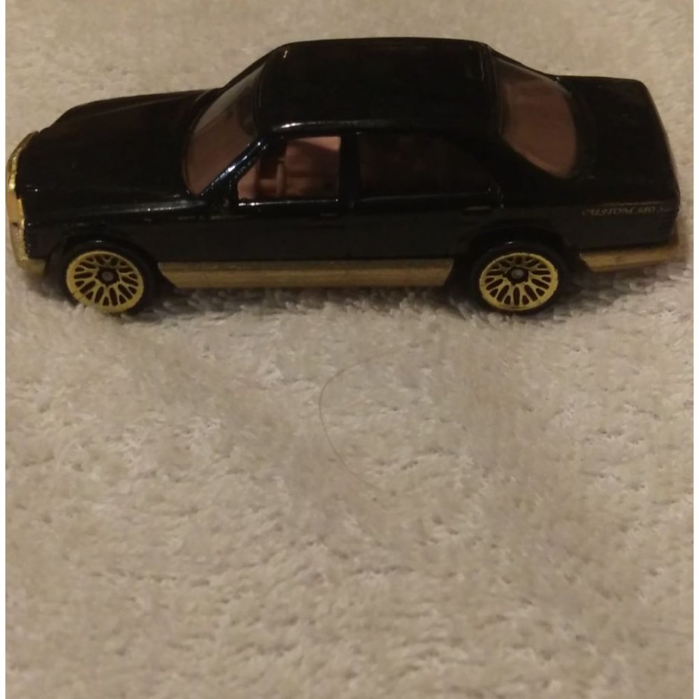 1998 Hot Wheels #889 Mercedes Benz 380 SEL Black Gold